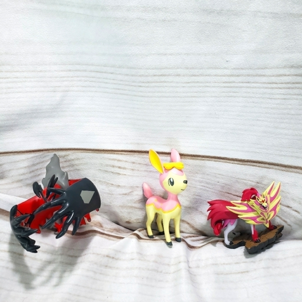Pokemon Mini Figures Yveltal Spring Deerling Zamazenta Set Of 3 Vinyl